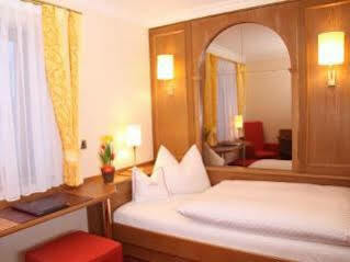 Hotel Am Schlosspark Zum Kurfuerst Oberschleißheim